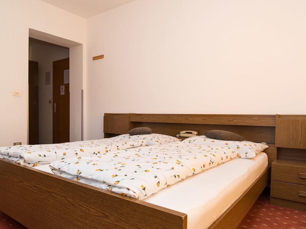Haus Elisabeth Hotel Nova Ponente Exterior photo